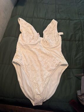 Peek & Beau White Textured One Piece Swimsuit US 36I NWT